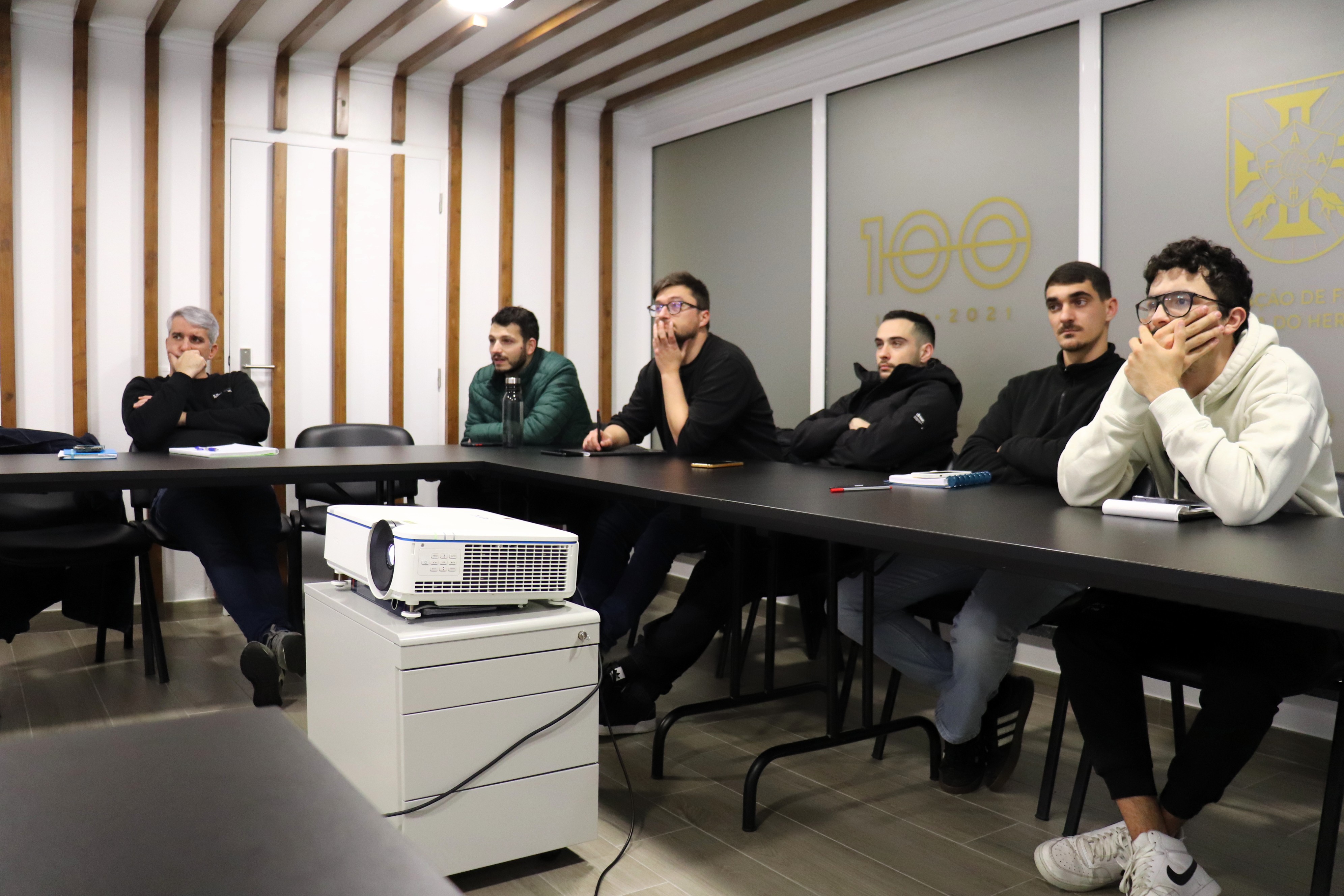 ARRANCOU NA ILHA TERCEIRA O CURSO DE TREINADOR DE FUTSAL UEFA C / GRAU I