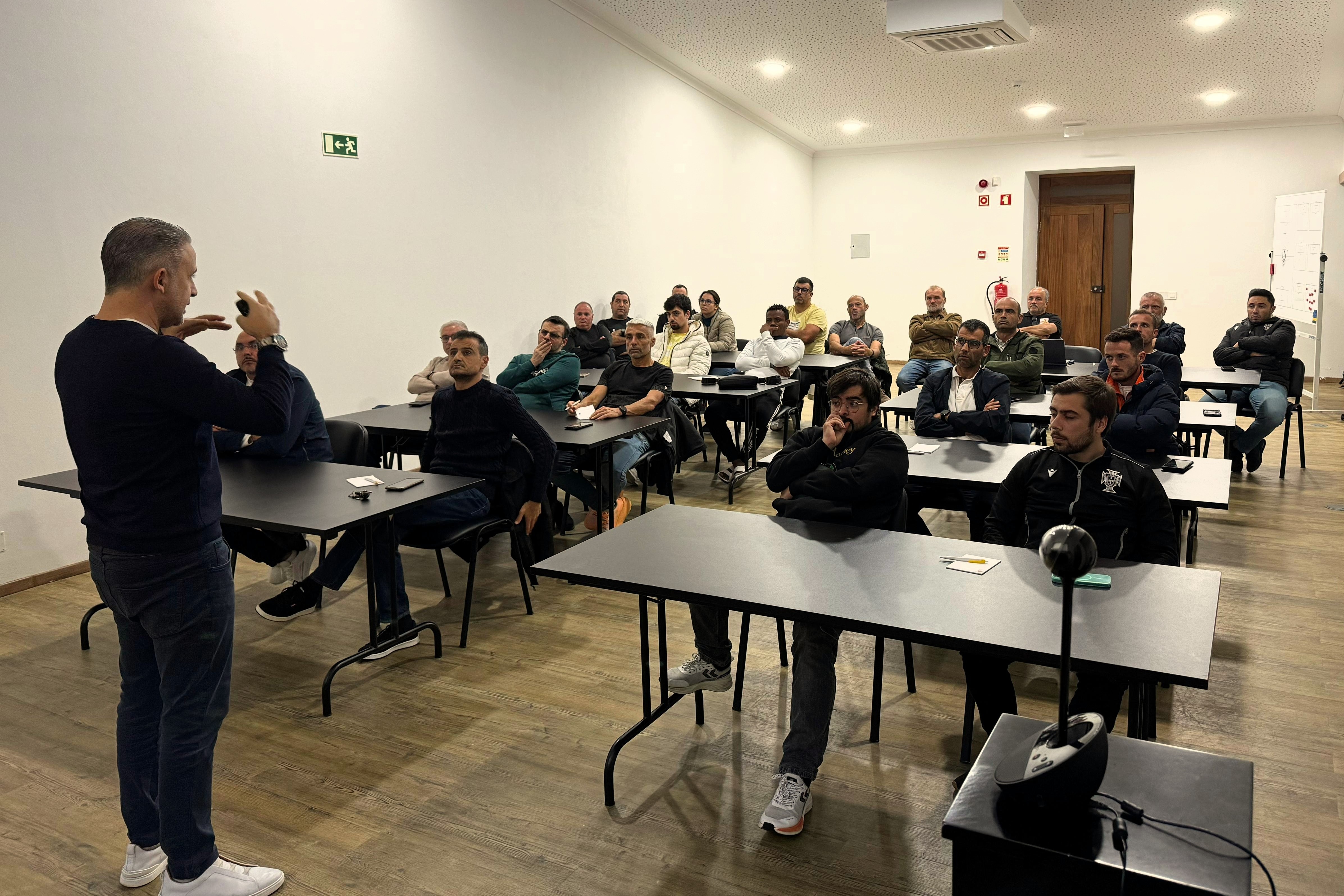 ÁRBITROS AFAH RECEBEM FORMAÇÃO JUNTO DE DUARTE GOMES